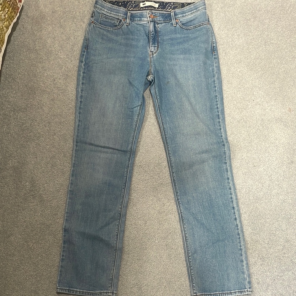Levi’s straight leg jeans